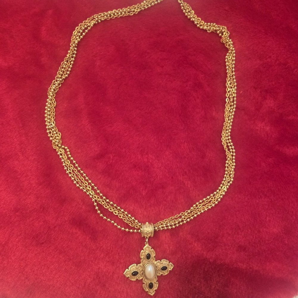 Elegant Gold Cross Pendant Necklace